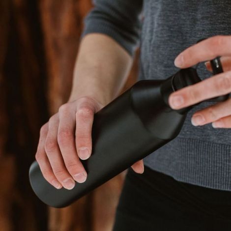 MiiR Steklenička z ozkim ustjem 680ml - črna