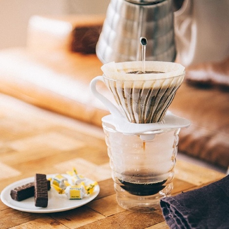 Hario skleněný Dripper V60-01- bílý (VDGR-01-W)