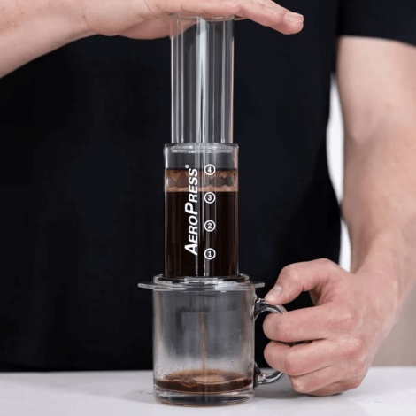 Filtrirni pokrovček za nadzor pretoka AeroPress