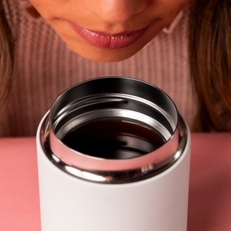 Termo čaša Fellow Carter Everywhere Mug 473ml - bijela