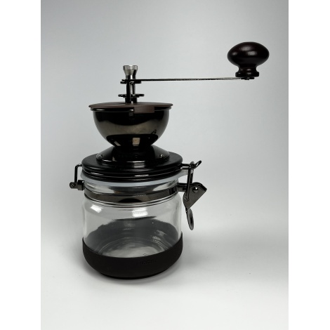 Mașină de tocat cu recipient Hario (CMHN-4)