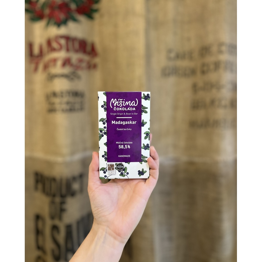 Mixed milk chocolate with Czech blueberries 58,5 %