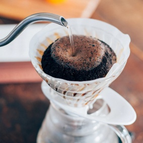 Hario Dripper V60-02 szklany - biały (VDGR-02W) 2