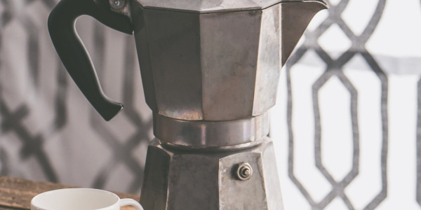 Priprema kave u moka loncu