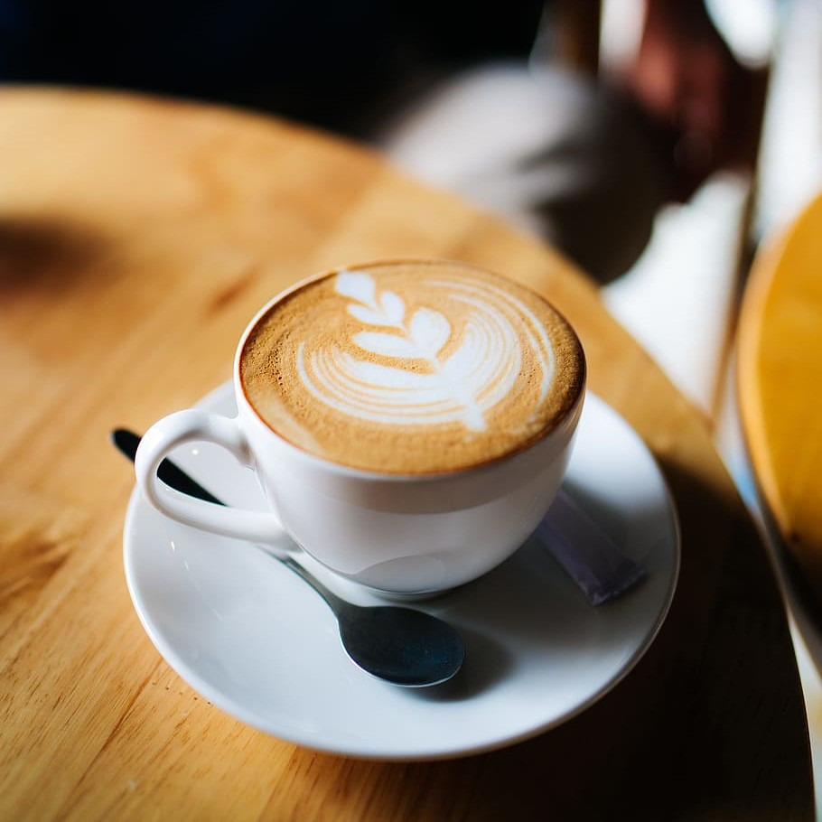 Příprava kávy cappuccino